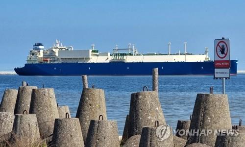 폴란드 항구 들어가는 미국산 LNG 수송선