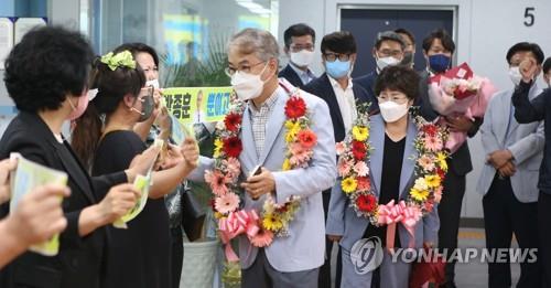 당선 축하받는 박종훈