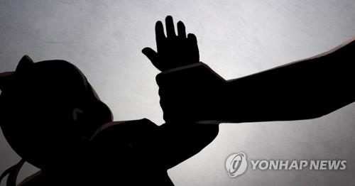 "밖에는 나쁜 사람이…" 7살 딸 18개월 감금 아버지 징역 10월
