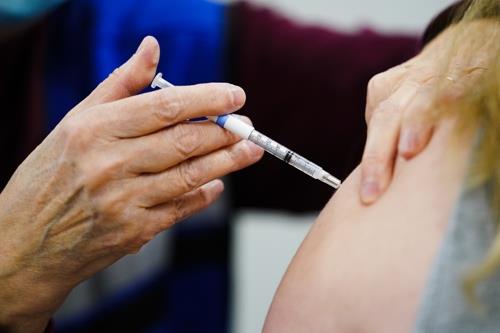 코로나19 백신을 접종하는 미국 펜실베이니아의 한 클리닉