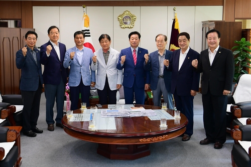 [동정] 김진부 경남도의회 의장, 역대 의장들과 의정 발전 논의