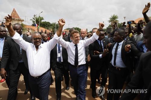 엠발로(좌) 기니비사우 대통령과 마크롱 프랑스 대통령