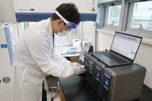 응급환자 전용 신속 PCR 검사 장비 