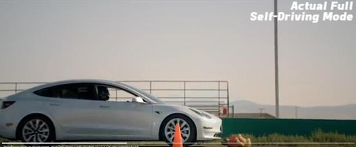 테슬라 "'자율주행차 아동 마네킹 충돌' 영상 내려라" 압박