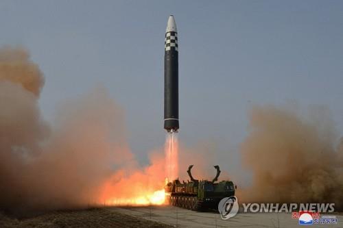 북한, '신형ICBM 화성-17형' 시험발사