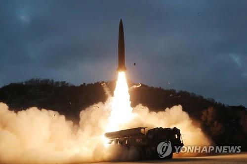 북한 미사일 발사 장면