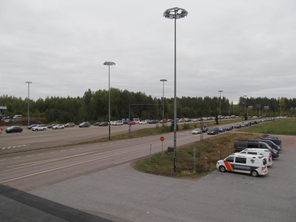 25일 아침 핀란드-러시아 국경 차량 행렬