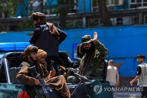 아프간, 이번엔 내무부 부설 모스크서 자폭 테러…"수십명 사상"