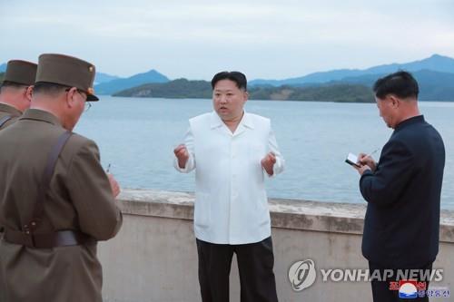 김정은, 전술핵운용부대 군사훈련 지도…"대화 필요성 안느껴"