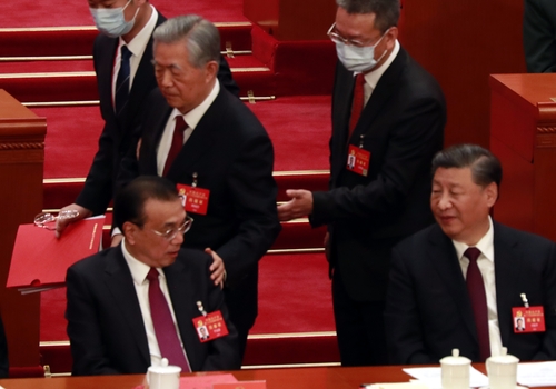 후진타오 전 주석, 중국 당대회 폐막식 중 돌연 퇴장(종합)
