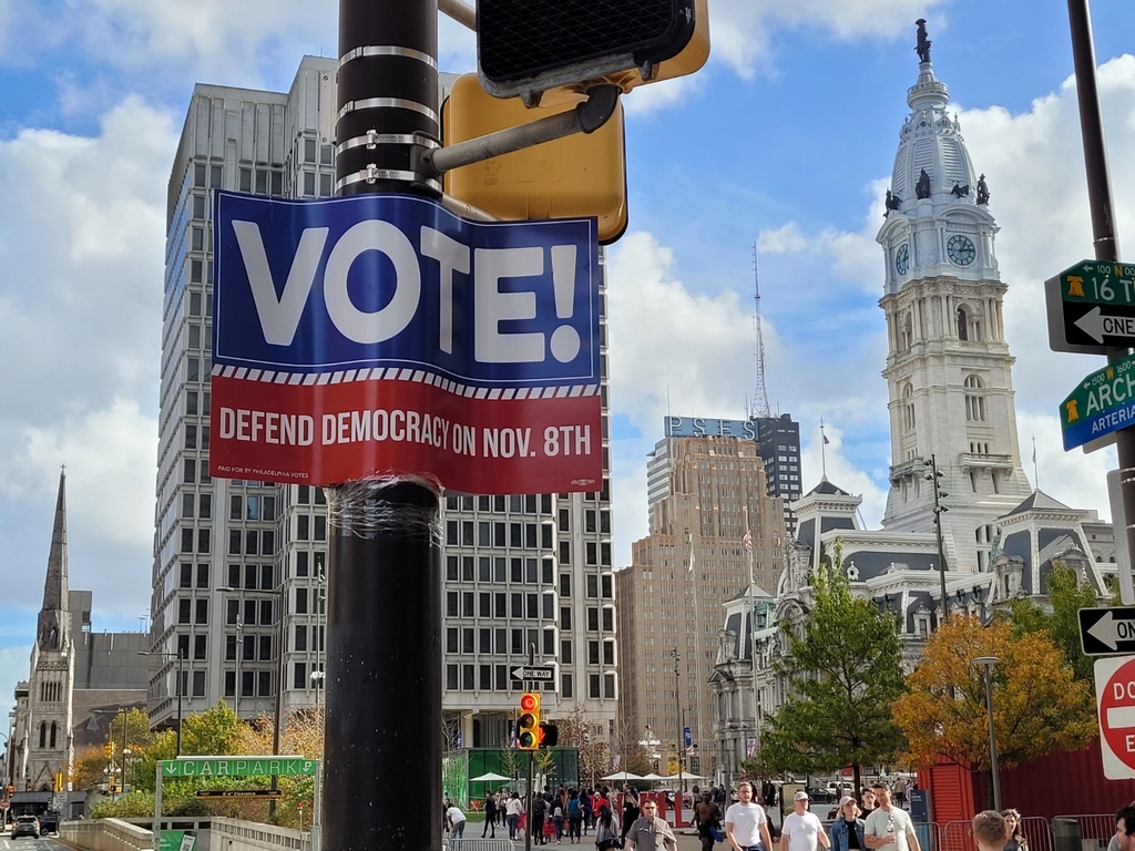 필라델피아 시내의 투표 권고 표지판