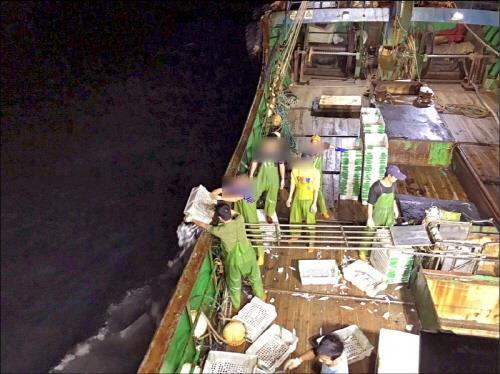 대만 해경, 함정 3척 출동해 불법조업 中어선 나포