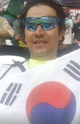 [월드컵] 수베로 한화 감독의 한국 사랑…카타르 현지서 태극기 응원