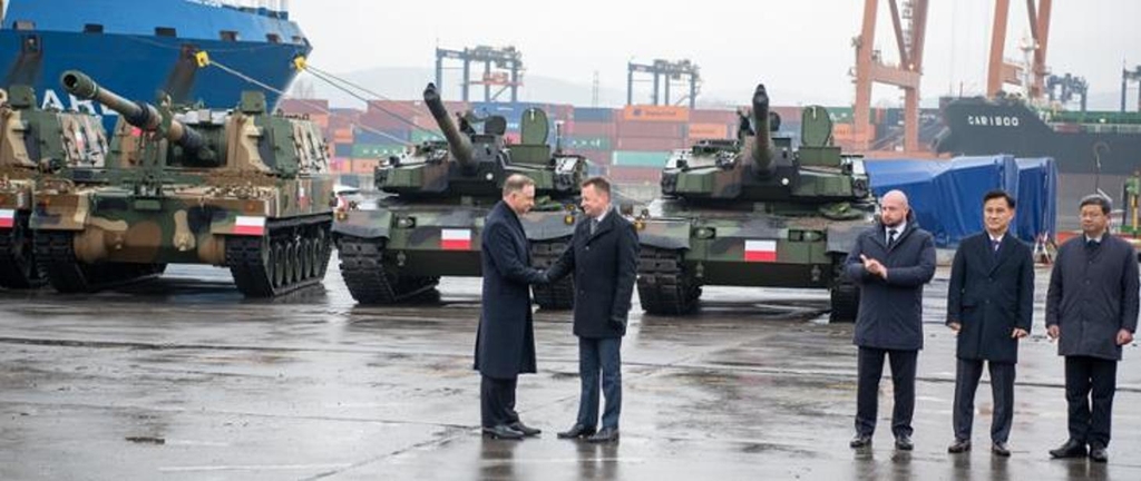 '한국산 명품무기' K2전차·K9자주포 초도물량 폴란드 상륙