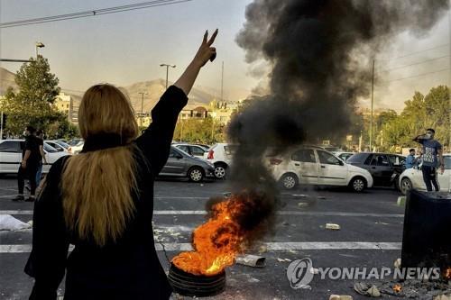 이란 최고지도자 여동생도 반정부시위 지지…"폭정 타도돼야"