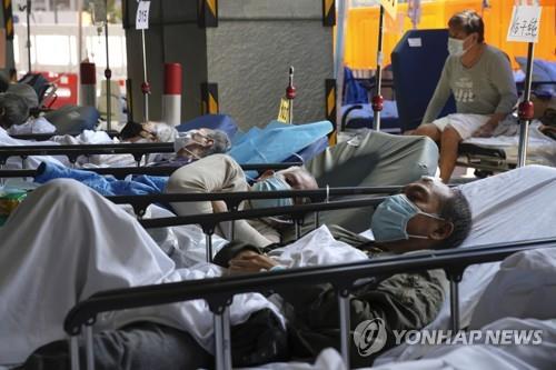 지난 3월 병원 밖 병상에 수용된 홍콩 코로나19 환자들