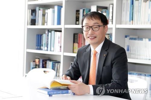 구현모 KT 대표, '연임 적격' 평가받고도 "복수심사" 요청