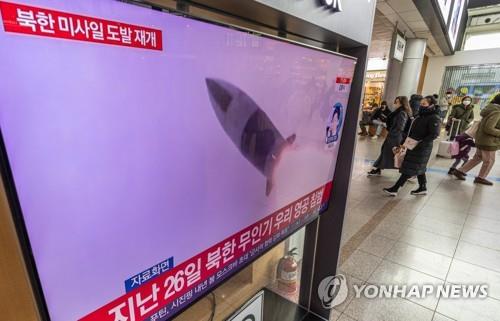 북, 단거리 탄도미사일 3발 발사…南 고체 추진 발사체 '맞대응'