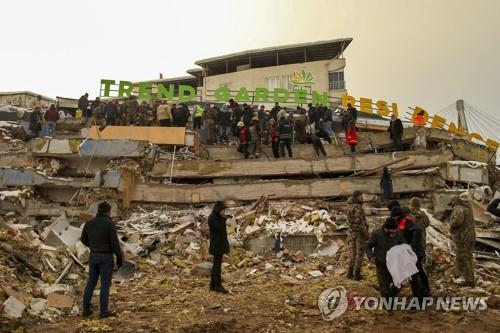튀르키예 강진 건물 붕괴현장 구조작업 