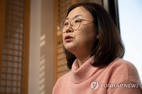 2월 외신 인터뷰하는 태영호 의원 부인 오혜선씨