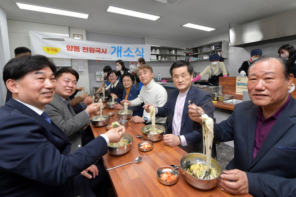 1천원에 따뜻한 한끼…광주 서구 천원국시 문 열어