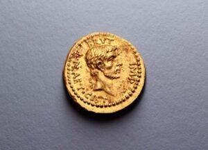 그리스에 반환된 카이사르 암살 기념 금화(EID MAR Coin)