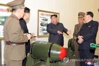 北, 전술핵탄두 '화산-31' 전격 공개…김정은 
