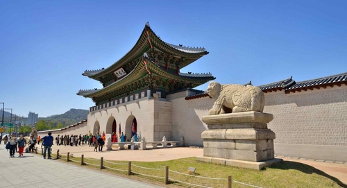 만 18세 이하 외국인, 4월부터 경복궁·조선왕릉 관람료 무료