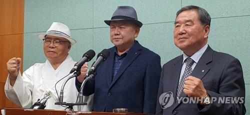 '쥴리 의혹' 제기 안해욱씨(가운데), 전주을 국회의원 재선거 출마