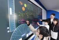 전자칠판·로봇으로 디지털 인재 육성…LG, 미래교실 만든다