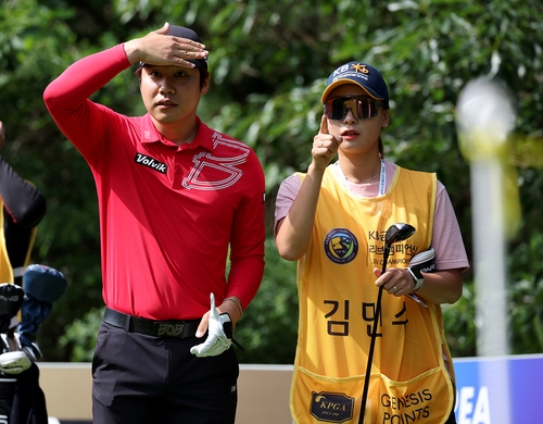 스크린골프 최강 김민수, KPGA 코리안투어 대회 2일 연속 선두권