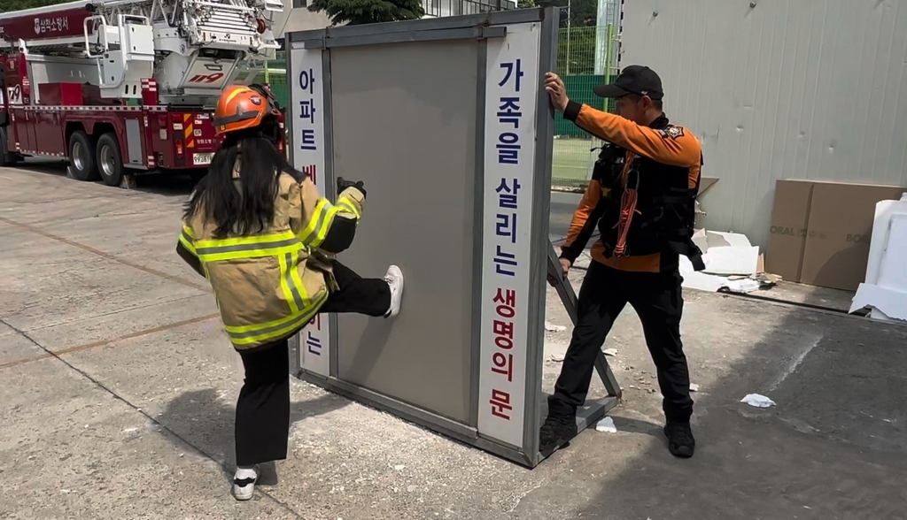 근력이 약할 경우 발차기로도 경량 칸막이를 부수기 힘들 수 있다