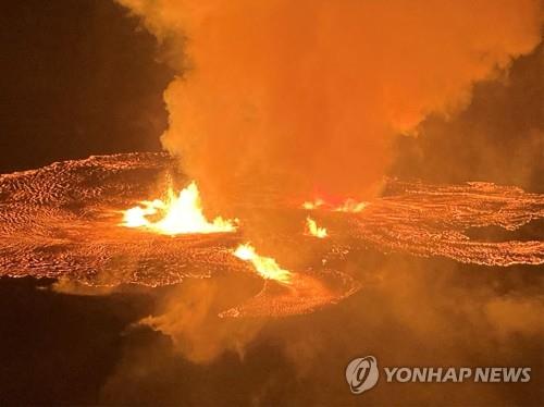 분화하는 하와이 킬라우에아 화산
