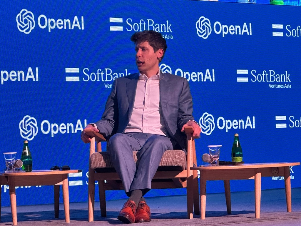 소프트뱅크벤처스가 주최한 대담 행사에 참석해 발언하는 샘 올트만 오픈AI CEO