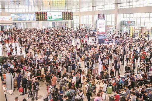 中 단오절 연휴 해외여행 코로나 이전 60% 수준…기대 못 미쳐