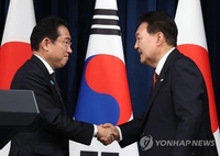  日, 한국 '화이트리스트' 복원…경제협력 시너지 효과 내야