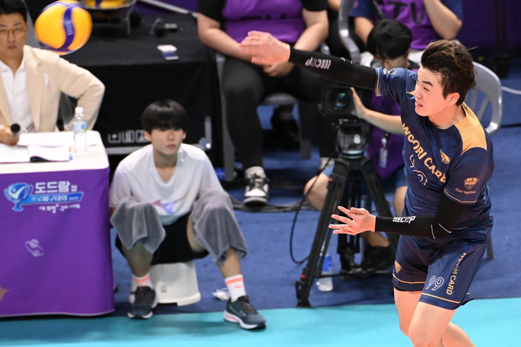 공격하는 김지한