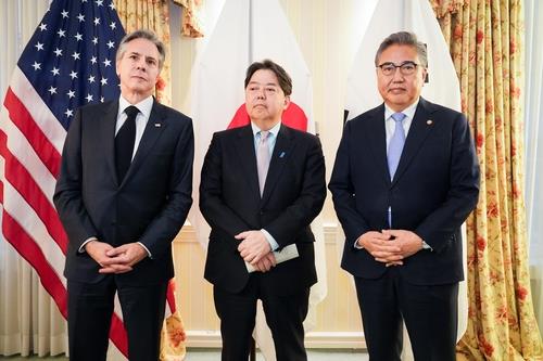한미일 외교장관, 北위성발사 재시도에 "독자제재 검토"(종합)
