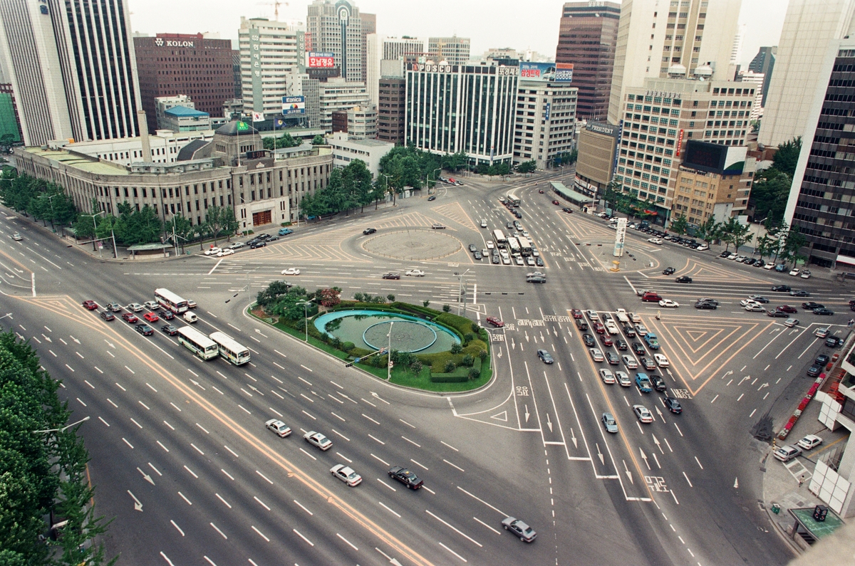 차량 도로만 있던 서울 시청 앞 광장. 1995년 [연합뉴스 자료사진]