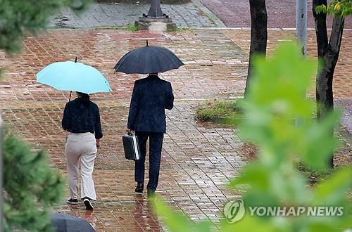 충북 흐리고 가끔 비…낮 기온 26∼28도