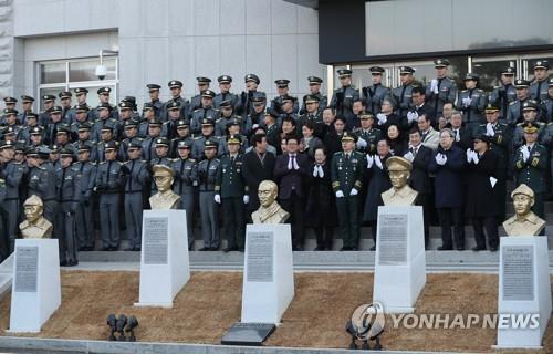 육군사관학교에 설치된 홍범도 장군 등 독립운동가 5인 흉상