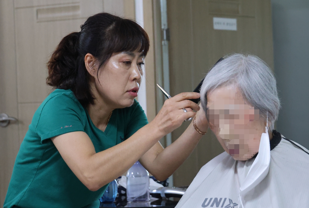 [#나눔동행] 삶의 일부가 됐어요 31년간 미용 봉사 세 자매 | 연합뉴스