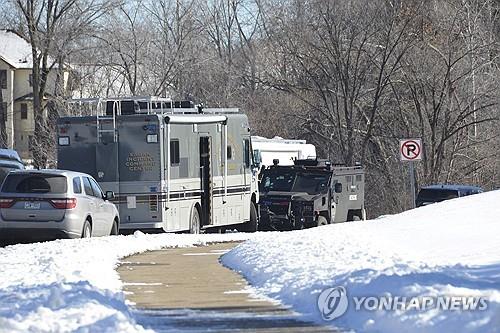 미국 미네소타주 총격사건 현장 주변의 경찰 차량