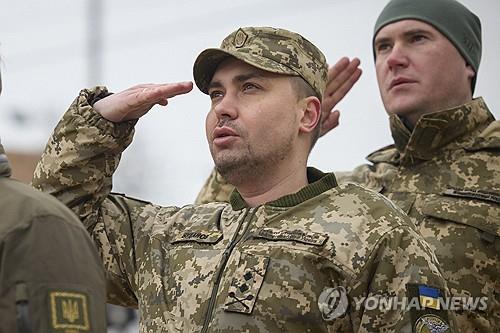 키릴로 부다노우 우크라이나 국방부 정보총국장(가운데)