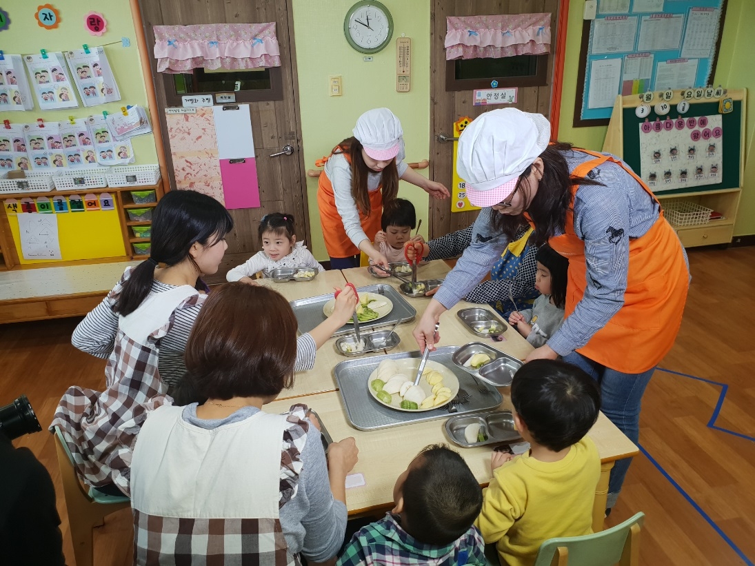 어린이 건강과일 제공