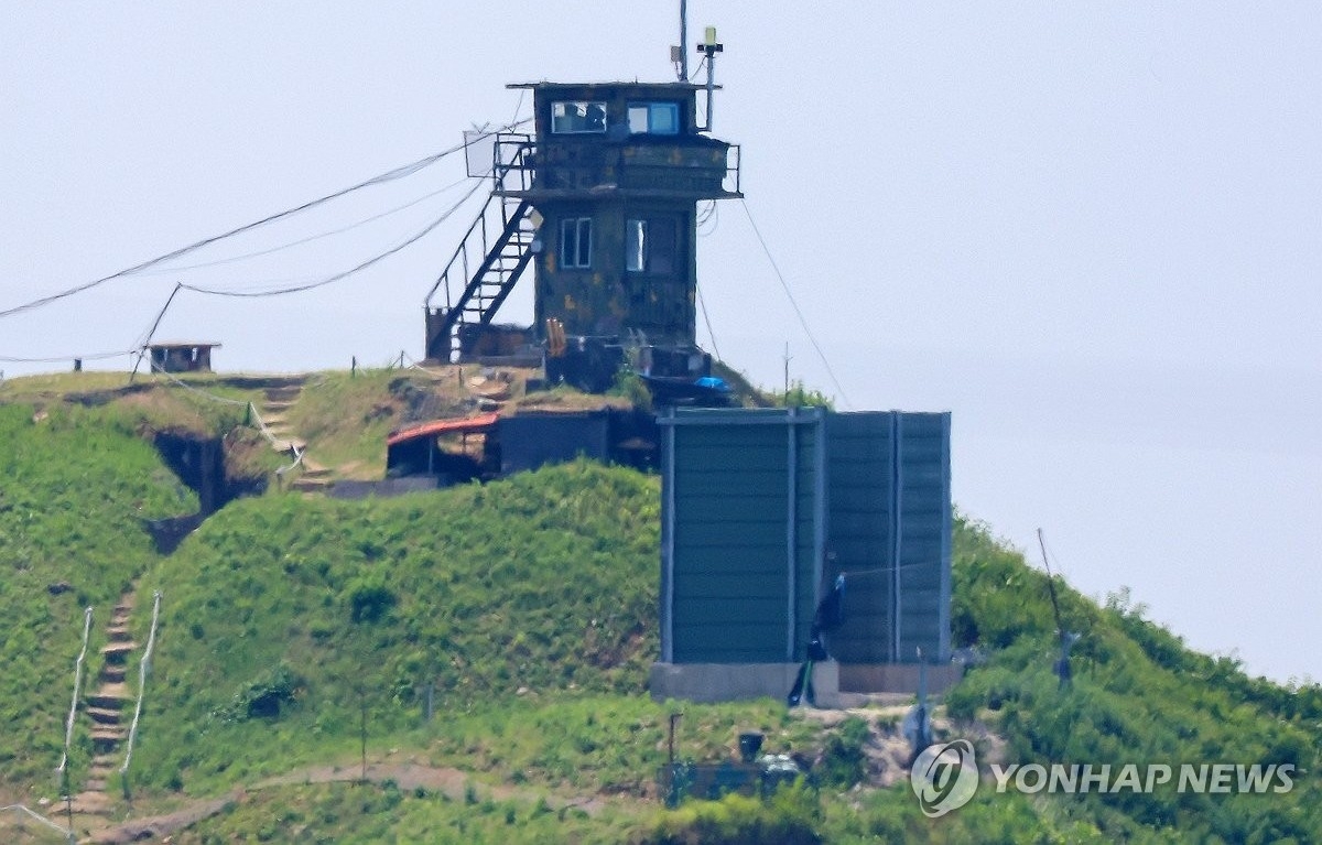 합참 "북한 쓰레기 풍선 계속 보내면 대북 확성기 방송 재개"