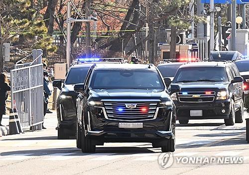 윤 대통령 차량, 공수처 도착