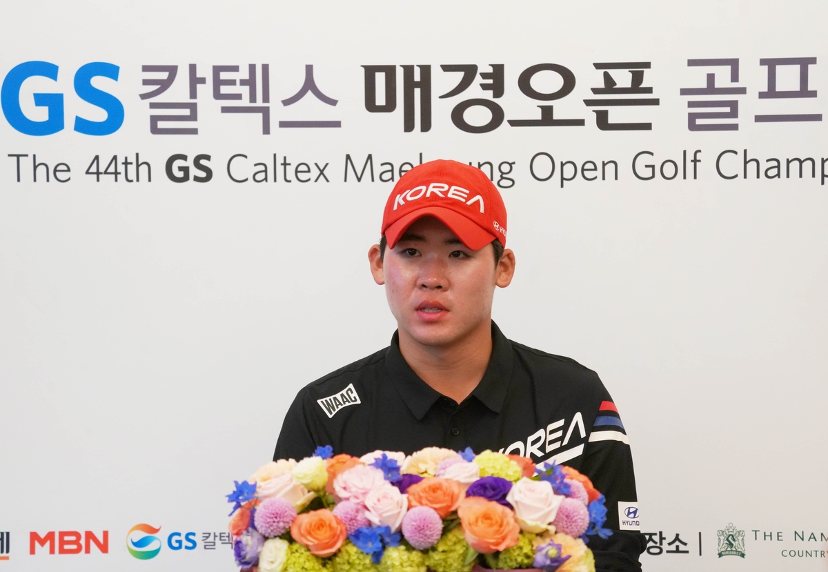 1라운드 마치고 인터뷰하는 안성현