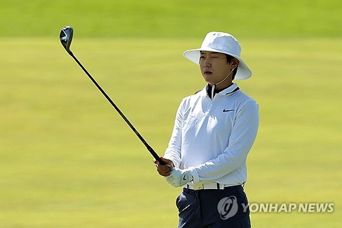 목표를 겨냥하는 이소미.