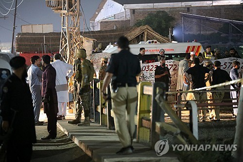 파키스탄서 경찰차 노린 자폭테러